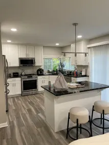 Spacious Home for Groups Deck Fireplace & Basement - Image 3