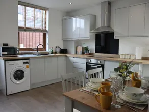 Sheffield 3-bedroom house with free street parking - Image 3
