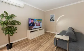 Modern Perth House Near Airport Stadium & Shopping - Image 4