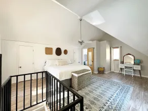 Adorable guest house with free parking - Image 2
