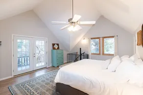Adorable guest house with free parking - Image 5