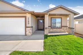 Spacious duplex in Broadmoor Subdivision - Image 2