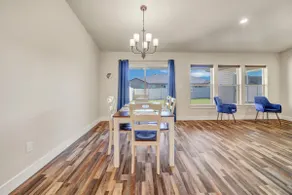 Spacious duplex in Broadmoor Subdivision - Image 4