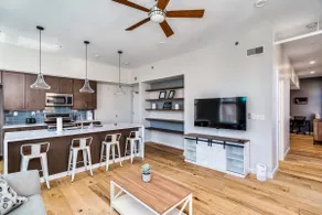 Top Rated - Free Parking - 1-br Condo OTR - Image 4