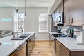 Top Rated - Free Parking - 1-br Condo OTR - Image 3