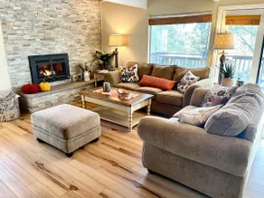 Cozy Lake House in the Foothills - Image 3