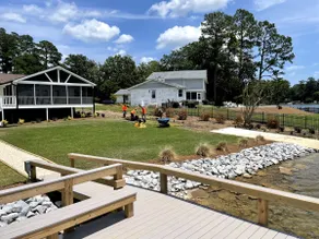 Relaxing 3-Bed lakefront home w/large screen porch - Image 3