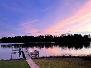 Relaxing 3-Bed lakefront home w/large screen porch - Image 4