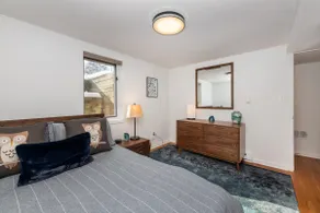Large, Private 1 Bedroom Apartment, Ideal Location - Image 5