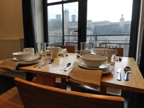 City Centre 2 bedrooms 2 Ensuite Flat free parking - Image 3