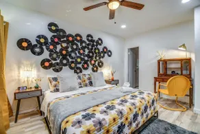 ✧✧DISCO DEN✧✧ All New Funky 70s Pad w/ Hot Tub!  3 bedrooms / 2 bathrooms! - Image 5