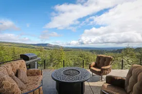 Luxurious Mountain View Paradise with Hot Tub - Image 3