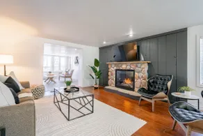 Beach House Point - Image 2