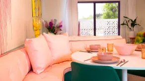 Pop & Peak apartment with courtyard, fire & views - Image 3