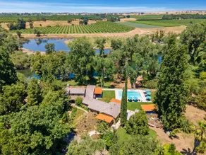 Stone River Retreat, sleeps 14, pool and spa - Image 3