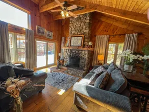 Cozy Mountain Retreat with Indoor/Outdor Fireplace - Image 4