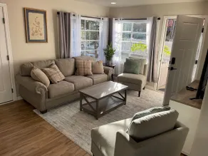 Cheerful Two Bedroom Bungalow Newly Remodeled! Arcade games, Air Hockey Table. - Image 4