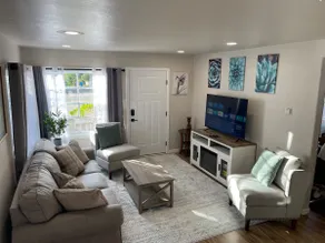 Cheerful Two Bedroom Bungalow Newly Remodeled! Arcade games, Air Hockey Table. - Image 3