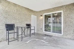 Cheerful 3-Bedroom Townhome | 1.5 Bath | King Bed - Image 5