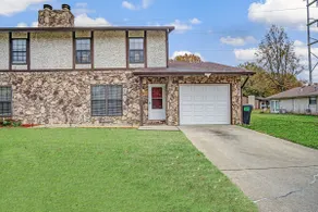 Cheerful 3-Bedroom Townhome | 1.5 Bath | King Bed - Image 2
