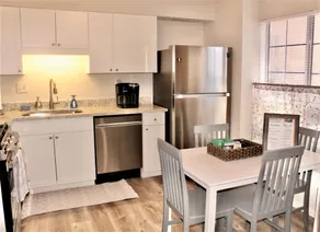 Cheerful 2 bedroom townhouse with indoor fireplace - Image 2