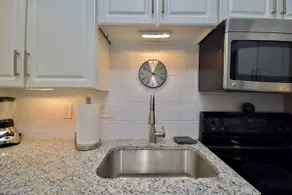 Luxury 1 Bedroom. Chef's Kitchen. Tree lined St. - Image 5