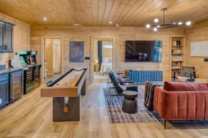Spectacular Views - Golden Tee - Shuffle Board - Hot Tub - 4 King Rooms - Image 3