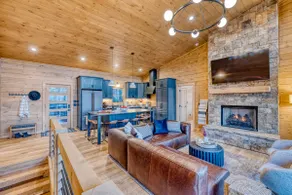 Spectacular Views - Golden Tee - Shuffle Board - Hot Tub - 4 King Rooms - Image 2