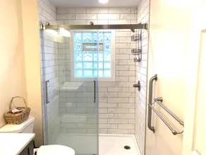 3 bedroom village apartment. Walk to restaurants! - Image 2