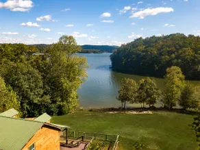 The Cabin on Eagle's Nest Cove of Watts Bar Lake - Image 2