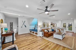 Seabrook 3BR Sleeps 10 | Walk to El Jardin Beach, Near Kemah Boardwalk - Image 2