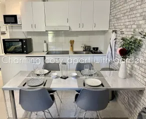 Garden apartment in quiet residence, parking - Image 5