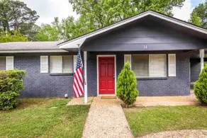 Cheerful 3 BR 1.5 BA Home in Great Neighborhood! Recently Renovated!  - Image 2