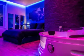 BLUE NIGHT - Jacuzzi - Bord de Seine - Image 5