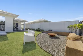Main Beach House - Coastal Family Holiday Home - Image 3