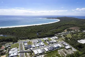 Main Beach House - Coastal Family Holiday Home - Image 2