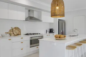 Main Beach House - Coastal Family Holiday Home - Image 4