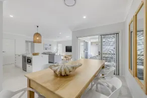 Main Beach House - Coastal Family Holiday Home - Image 3