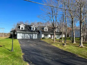 Private, Modern Cape Cod Loft - Image 2