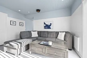 Modern craftsman home close to all Garibaldi has to offer. Dog Friendly! - Image 4