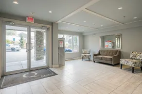 Lovely - 2 bedroom condo with indoor fireplace - Image 4
