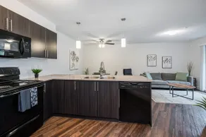 Lovely - 2 bedroom condo with indoor fireplace - Image 3
