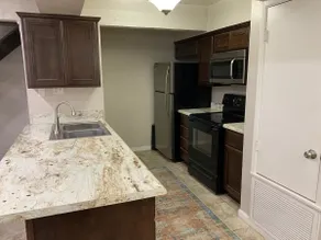 Cheerful two-bedroom condo near YRMC w/ parking. - Image 4