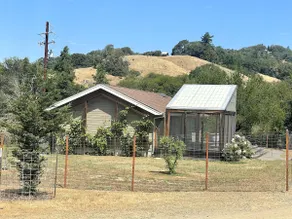 Elegant One-Bedroom Bungalow on Working Ranch - Image 5