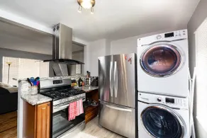 Quiet-Chef's kitchen-Laundry-Updated-Pet friendly - Image 5