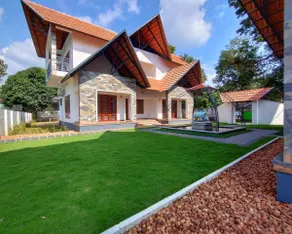 Traditional home near airport (#2A) - Image 2