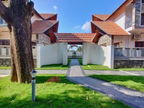 Traditional home near airport (#2A) - Image 4