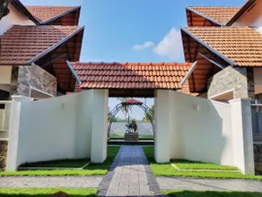 Traditional home near airport (#2A) - Image 5