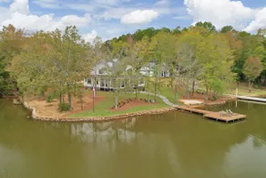 Spacious Cottage on Lake.Perfect for Family Fun! - Image 4