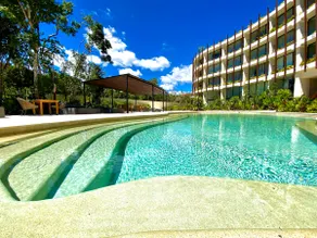 Art Deluxe Loft | Pools, Gym, Roof, Fast Wifi - Image 3